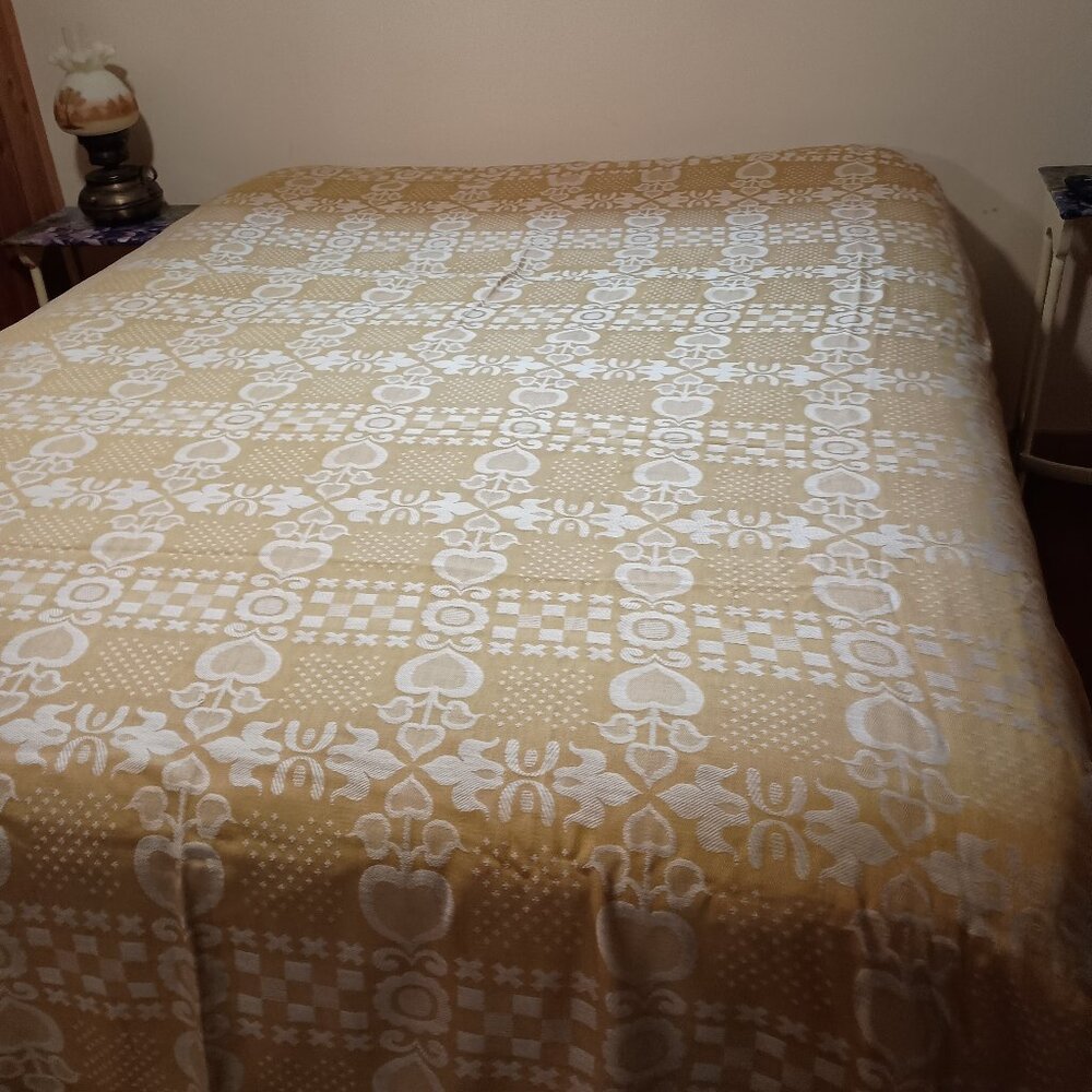 Vintage mid century double bed size bedspread